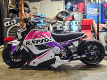 Load image into Gallery viewer, Mangum Elite Venom E-Vader Air Suspension Kit (All Years)